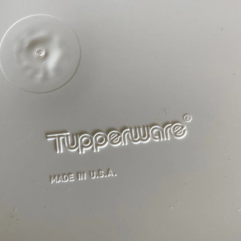 Tupperware Classic White Toilet Paper Holder